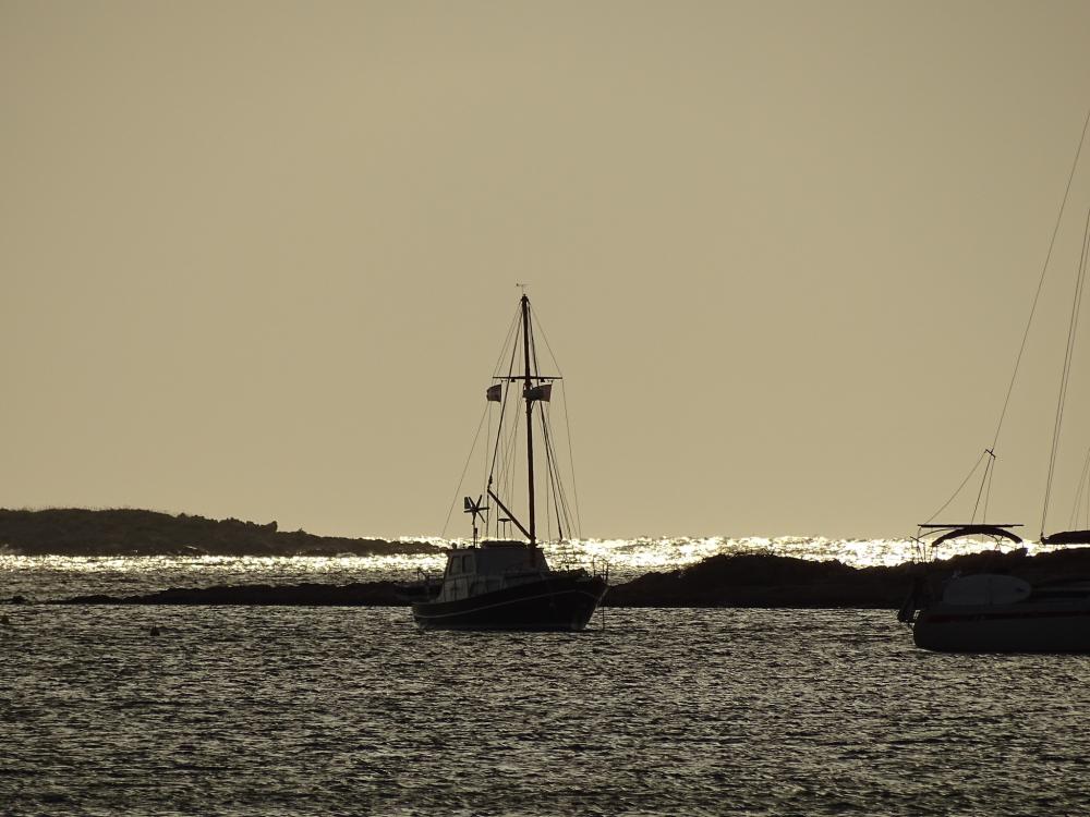 Almost — The fragile boundary between longing and reality - 89